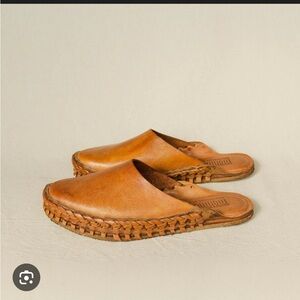 Women's Classic Leather Mules in Honey Tan